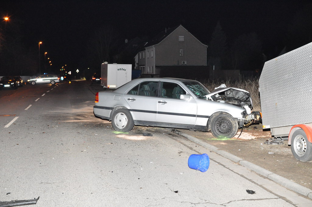 VU mit Fahrerflucht Koeln Loevenich P16.JPG